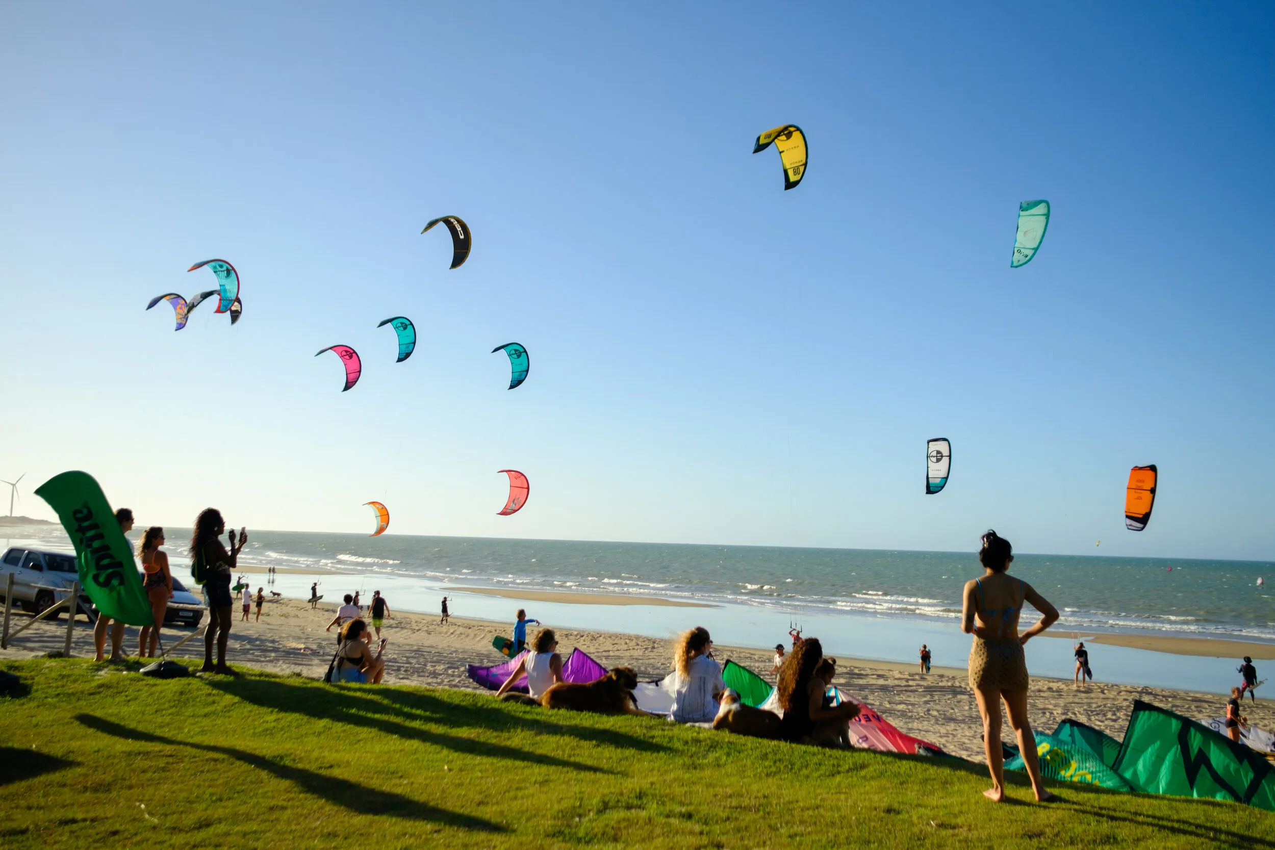 Kitesurf à la plage d'Icaraizinho de Amontada — alizés NE, eaux peu profondes, côte du Ceará